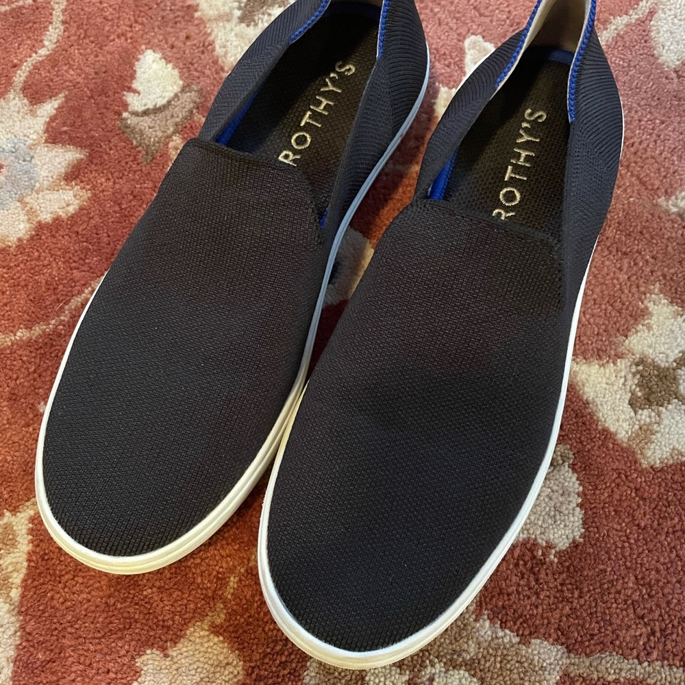 Black Rothy’s sneakers